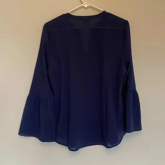 J. Crew Women’s size Medium Blouse bell sleeve split neck blue navy flowy light - Picture 5 of 6
